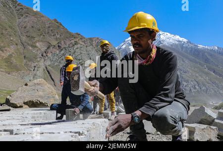 June 27, 2022, Ladakh, Jammu and Kashmir, India: Workers work on a highway which lead to Zojila Pass, 108 kilometers east from Srinagar in Zojila, India. Zojila one of the dangerous mountain passes located in the Kashmir region which is the only road link between Kashmir and Ladakh which has strategic significance as Zojila Pass is situated at an altitude of 11,578 feet on the Srinagar-Kargil-Leh National Highway and remains closed during winters due to heavy snowfall and this year the pass is opened on March 19 after remaining closed for 73 days. (Credit Image: © Adil Abbas/ZUMA Press Wire) Stock Photo