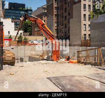 Construction of senior affordable housing replacing the John Q. Aymar building in Chelsea in New York on Friday, June 3, 2022. (© Richard B. Levine) Stock Photo