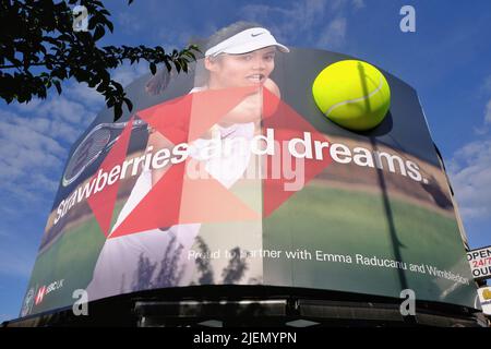 London, UK, 27th June, 2022. An advertisment featuring tennis star Emma Radacanu. Tennis themed shop displays and in Wimbledon Village and the main town centre as the 2022 tournament begins. This year the ground returns to full capacity after the Covid pandemic. Credit: Eleventh Hour Photography/Alamy Live News Stock Photo