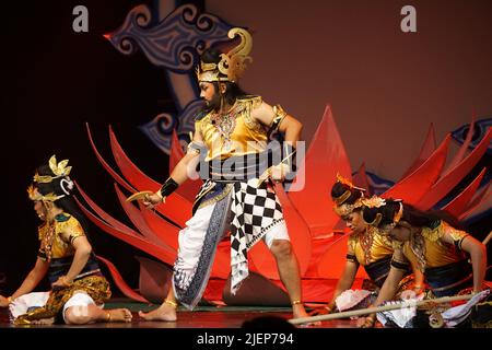 Performing Kresnayana Kawedhar story. Kresnayana Kawedhar means The Story of Kresna Stock Photo