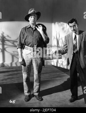 ROBERT MITCHUM Costume Test / Reference Photo for THE SUNDOWNERS 1960 director FRED ZINNEMANN novel Jon Cleary costume designer Elizabeth Haffenden UK-USA-Australia co-production Warner Bros. Productions / Warner Bros. Stock Photo