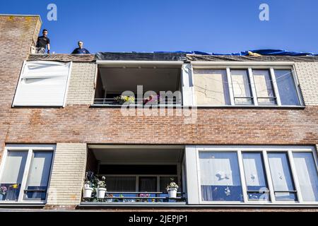 2022-06-28 08:43:38 ZIERIKZEE - Residents and contractors clean up the damage one day after the storm in Zierikzee. Major havoc has been wrought in several streets by the whirlwind. The whirlwind certainly took a life. ANP JEFFREY GROENEWEG netherlands out - belgium out Stock Photo