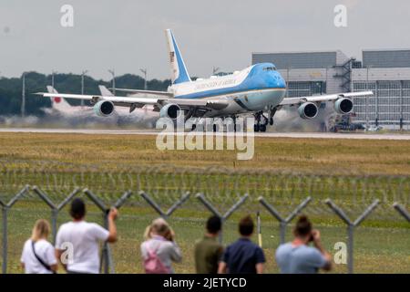 Munich, Germany. 28th June, 2022. Air Force One with US President Joe Biden takes off at the airport. Germany hosted the G7 summit at Schloss Elmau. Credit: Armin Weigel/dpa/Alamy Live News Stock Photo