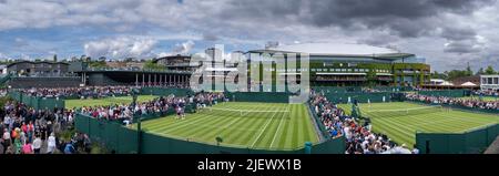 London, UK, 28th June 2022: People walk through the All England Lawn Tennis and Croquet Club in London. Credit: Frank Molter/Alamy Live news Stock Photo