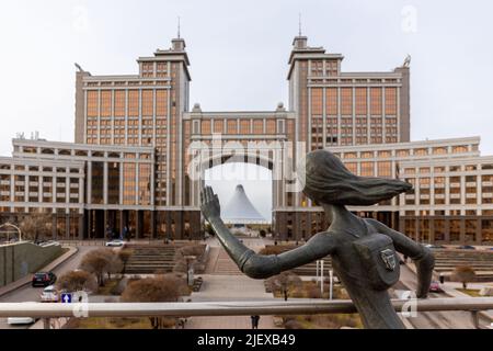 Nur Sultan, Kazakhstan, 11.11.21. Scooter Monument (Bronze statue of school girl roller skating) on a Qabanbay Batyr Avenue with KazMunayGas Stock Photo
