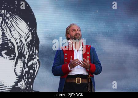 Jon Robyns as Jean Valjean performing in Les Misérables at West End ...