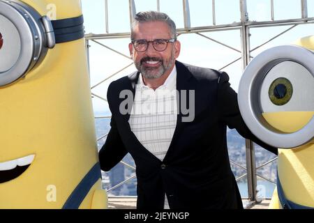 New York, NY, USA. 28th June, 2022. Steve Carell celebrating the upcoming premiere of Minions: The Rise of Gru at The Empire State Building. Credit: Steve Mack/Alamy Live News Stock Photo