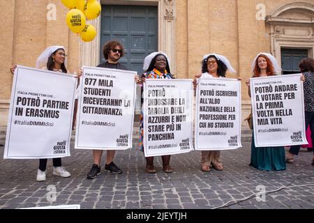 Rome, Italy. 28th June, 2022. Flashmob organized in Rome by Network for Reform of Citizenship (Photo by Matteo Nardone/Pacific Press) Credit: Pacific Press Media Production Corp./Alamy Live News Stock Photo