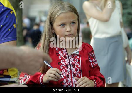Kiev, Ukraine - June 28, 2022 - Sofiia Kravchuk, 11, whose drawing was used for the Ukrainian Dream postage stamp, envelope and postcard, signs envelopes during the start of sales outside the Central Post Office in Maidan Nezalezhnosti on Constitution Day, Kyiv, capital of Ukraine. Sofiia Kravchuk from Liuboml, Volyn Region, depicted the Antonov An-225 Mriya aircraft in a drawing submitted to the What Does Ukraine Mean to Me? contest held in 2021, the year marking 30 years of Ukraine's independence. The An-225 Mriya ( (a 'dream' in Ukrainian) was destroyed in the Battle of Antonov Airport duri Stock Photo