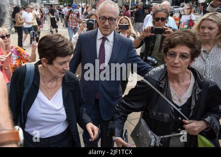 Christine Maxwell, Isabel Maxwell and Kevin Maxwell Stock Photo - Alamy