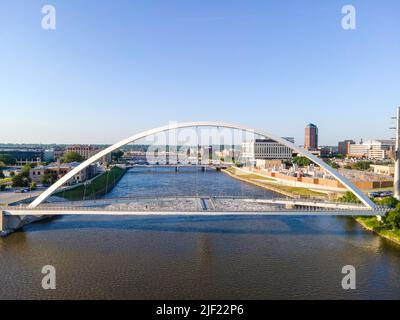 Aerial photograph of the Iowa Women of Achievement Bridge, a pedestrian bridge that spans the Des Moines River. Des Moines, Iowa, USA. Stock Photo