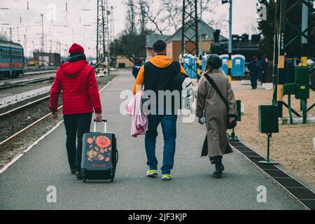 March 5, 2022, ZÂ·hony, Szabolcs-SzatmÃr-Bereg, Hungary: Ukrainian people are walking to the registration office. The train station in ZÃhony is the main access point of Hungary for thousands of refugees fleeing the Russian invasion. (Credit Image: © Lara Hauser/SOPA Images via ZUMA Press Wire) Stock Photo