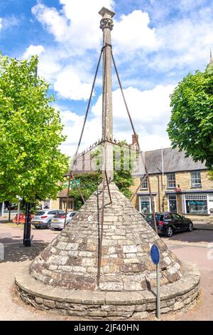 Ancient Market Cross (1280), Market Square, Higham Ferrers, Northamptonshire, England, United Kingdom Stock Photo