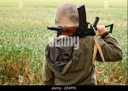 Ukrainian girl with a machine gun Stock Photo - Alamy