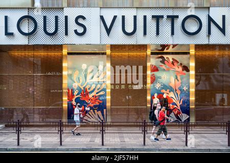 Shoppers queue outside the French luxury fashion brand Celine store in Hong  Kong. (Photo by Budrul Chukrut / SOPA Images/Sipa USA Stock Photo - Alamy