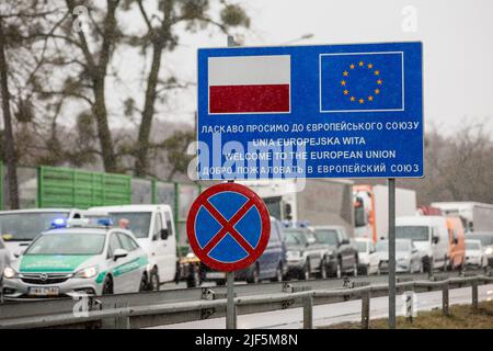 Berdyszcze, Lublin Voivodeship, Poland. 2nd Apr, 2022. Road signs informing  about the traffic regulations in Poland seen at the Polish-Ukrainian road  border crossing; Dorohusk-Jagodzin located in Berdyszcze village. (Credit  Image: © Karol