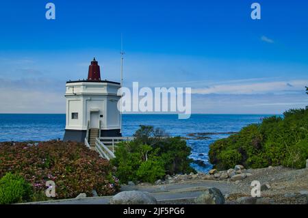 The lighthouse at  Stirling Point, Bluff Hill Motopohue Scenic Reserve,  Bluff, in the extreme south of New Zealand, with a view across Foveaux Strait Stock Photo