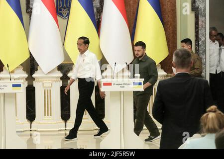 Kyiv, Ukraine, June 29, 2022, Presidents of Ukraine Volodymyr Zelenskyy (R) and Indonesia Joko Widodo are seen during a joint briefing in Kyiv, capital of Ukraine, June 29, 2022. Photo by Volodymyr Tarasov/Ukrinform/ABACAPRESS.COM Stock Photo