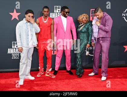 June 26, 2022, Los Angeles, California, USA: (L-R) Justin Dior Combs, Christian Combs, Sean ''Diddy'' Combs, Janice Combs, and Quincy Brown attend the BET Awards 2022. (Credit Image: © Billy Bennight/ZUMA Press Wire) Stock Photo