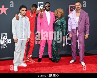 June 26, 2022, Los Angeles, California, USA: (L-R) Justin Dior Combs, Christian Combs, Sean ''Diddy'' Combs, Janice Combs, and Quincy Brown attend the BET Awards 2022. (Credit Image: © Billy Bennight/ZUMA Press Wire) Stock Photo