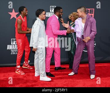 June 26, 2022, Los Angeles, California, USA: (L-R) Justin Dior Combs, Christian Combs, Sean ''Diddy'' Combs, Janice Combs, and Quincy Brown attend the BET Awards 2022. (Credit Image: © Billy Bennight/ZUMA Press Wire) Stock Photo