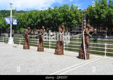 Las Sirgueras A Sculpture By Dora Salazar Paseo Uribitarte In Bilbao las-sirgueras-a-sculpture-by-dora-salazar-paseo-uribitarte-in-bilbao
