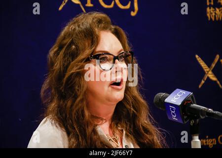 English artist Sarah Brightman speaks during a news conference at the Foreign Correspondents' Club of Japan on June 30, 2022, in Tokyo, Japan. English classical crossover soprano singer and actress Sarah Brightman and Japanese songwriter, drummer, classically-trained pianist and Leader of X JAPAN came to the Club to announce their next Christmas collaboration concert in Japan. Credit: Rodrigo Reyes Marin/AFLO/Alamy Live News Stock Photo