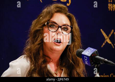 English artist Sarah Brightman speaks during a news conference at the Foreign Correspondents' Club of Japan on June 30, 2022, in Tokyo, Japan. English classical crossover soprano singer and actress Sarah Brightman and Japanese songwriter, drummer, classically-trained pianist and Leader of X JAPAN came to the Club to announce their next Christmas collaboration concert in Japan. Credit: Rodrigo Reyes Marin/AFLO/Alamy Live News Stock Photo