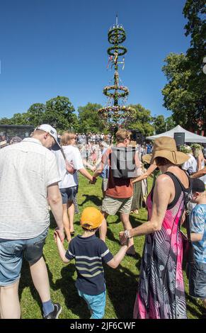 Midsummer in Malmkoping Sweden, summer, party, dancing, family, children, happy, celebrations. photo: Bo Arrhed Stock Photo