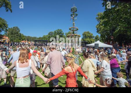 Midsummer in Malmkoping Sweden, summer, party, dancing, family, children, happy, celebrations. photo: Bo Arrhed Stock Photo