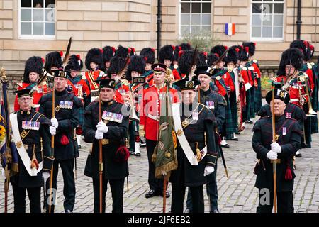 The Massed Pipes and Drums of the Royal Regiment of Scotland (back), and the Royal Company of Archers, a ceremonial unit that serves as the Sovereign's Bodyguard, ahead of the arrival of the Prince of Wales, known as the Duke of Rothesay while in Scotland, and the Princess Royal, at the Order of the Thistle Service, St Giles' Cathedral, Edinburgh. Picture date: Thursday June 30, 2022. Stock Photo