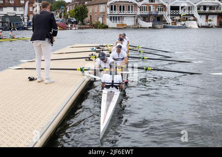 Henley, Oxfordshire, England, UK 29 June 2022 Day at Henley Royal Regatta. Rowing teams prepare their boats, engage in team talks and launch Stock Photo