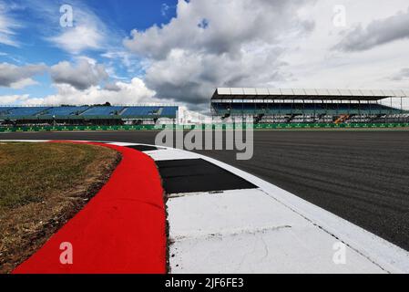 Silverstone, England. 30th June 2022. Circuit atmosphere - kerb detail. British Grand Prix, Thursday 30th June 2022. Silverstone, England. Credit: James Moy/Alamy Live News Credit: James Moy/Alamy Live News Stock Photo