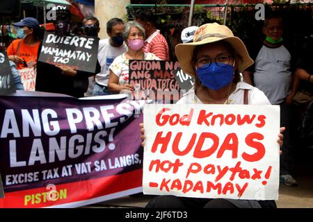 Philippines. 30th June, 2022. Various militants group gathered to show their disappointments for the next Philippine presidents during their protest at Plaza Miranda while the son of Dictator Ferdinand “Bong-Bong Marcos Jr. took his oath taking as the 17th President of the Philippines at National Museum of Fine Arts in Manila City few kilometers from the protesters on June 30, 2022. (Photo by Gregorio B. Dantes Jr./Pacific Press) Credit: Pacific Press Media Production Corp./Alamy Live News Stock Photo