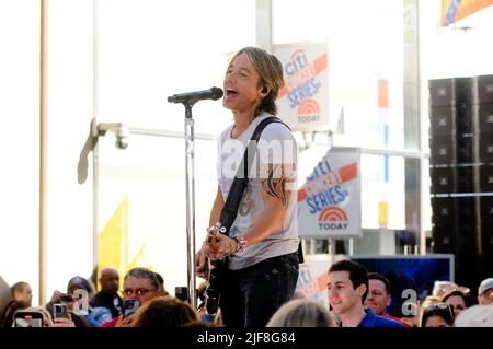 New York, United States. 30th June, 2022. Keith Urban performs on the Today TV Show at Rockerfeller Center in New York City. (Photo by Efren Landaos/SOPA Images/Sipa USA) Credit: Sipa USA/Alamy Live News Stock Photo