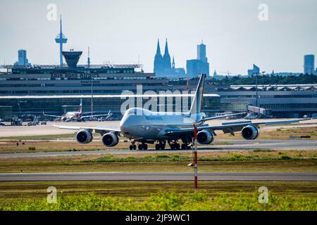 Cologne-Bonn Airport, CGN, UPS cargo aircraft, Boeing 747 jumbo jet, on landing, tower at the German Air Traffic Control terminal, Cologne Cathedral, Stock Photo
