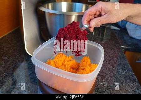 Southern German cuisine, preparation walnut cake with beetroot (Beta vulgaris), beetroot-carrot nut cake, carrots (Daucus carota subsp. sativus) Stock Photo