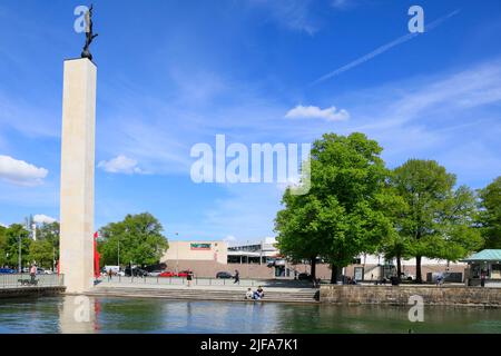 Kurt-Schwitters-Platz with Torch Runners and Sprengel Museum, Maschsee, State Capital Hannover, Lower Saxony, Germany Stock Photo