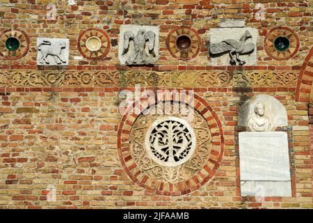 Wall detail, Abbey, Pomposa (lat. Abbatia Sanctae Mariae Pomposae), Northern Italy, Province of Ferrara, Italy Stock Photo