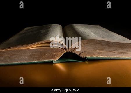 Old English dictionary Stock Photo