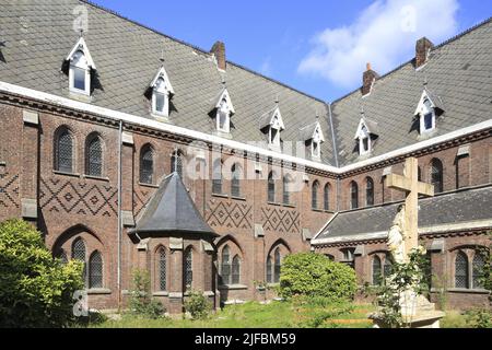 France, Nord, Roubaix, Épeule district, former convent of the Poor Clares (late 19th century) of neo-Gothic style which houses a house of zero waste and the circular economy Stock Photo