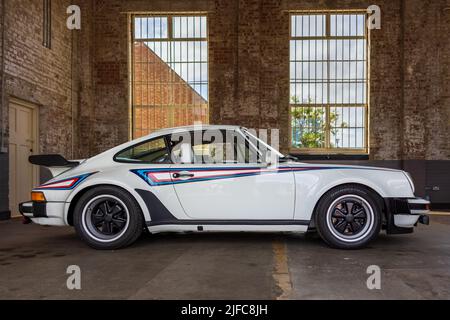 Porsche 911 ‘MBA 69V’ on display at the June Scramble held at the Bicester Heritage Centre on the 19th June 2022 Stock Photo