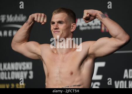 July 1, 2022, LAS VEGAS, NV, LAS VEGAS, NV, United States: LAS VEGAS, NV - June 1: Ian Garry steps on the scale for the official weigh-ins at T-Mobile Arena for UFC 276 on July 1, 2022 in LAS VEGAS, NV, United States. (Credit Image: © Louis Grasse/PX Imagens via ZUMA Press Wire) Stock Photo