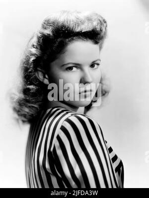 SHIRLEY TEMPLE in SINCE YOU WENT AWAY (1944), directed by JOHN CROMWELL. Credit: UNITED ARTISTS / Album Stock Photo