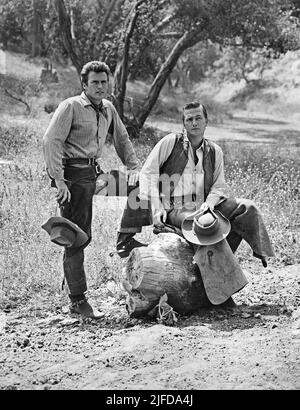 CLINT EASTWOOD and ERIC FLEMING in RAWHIDE (1959), directed by TED POST, JESSE HIBBS, THOMAS CARR, HARMON JONES and CHRISTIAN NYBY. Credit: M.G.M TELEVISION/CBS TELEVISION / Album Stock Photo