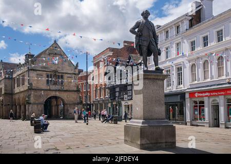 Shrewsbury Square and the statue of Clive of India, Shrewsbury, Shropshire Stock Photo