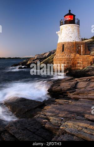 The red beacon along the shore of the Castle Hill Lighthouse in Newport, Rhode Island, casts a red beam across Narraganset Bay Stock Photo