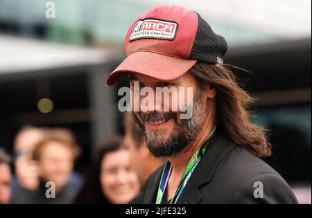 Keanu Reeves ahead of the British Grand Prix 2022 at Silverstone, Towcester. Picture date: Saturday July 2, 2022. Stock Photo