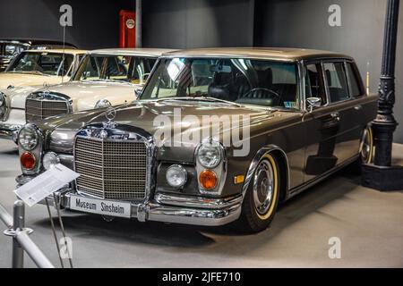 SINSHEIM, GERMANY - MAI 2022: gray Mercedes Benz 600 1972 250ps Stock Photo