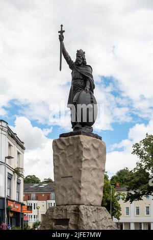 King Alfred the Great Statue at the end of The Broadway, a landmark in Winchester city centre, Hampshire, England, UK Stock Photo